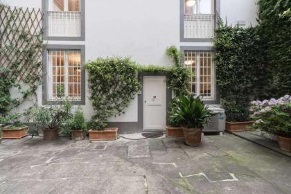 VIVALDI Elegant Apartment In Piazza santa Croce