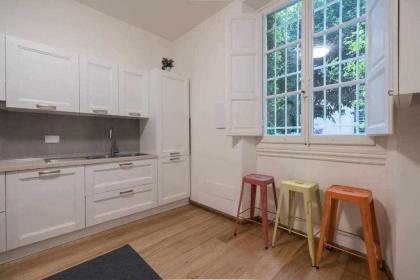 VIVALDI Elegant Apartment In Piazza santa Croce - image 12