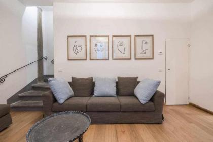 VIVALDI Elegant Apartment In Piazza santa Croce - image 15