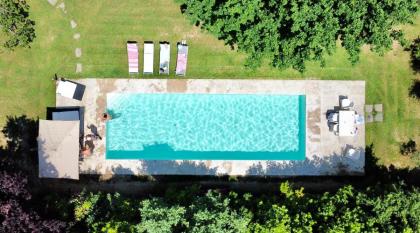 Green Escape Guesthouse with Pool in Villa Florence 