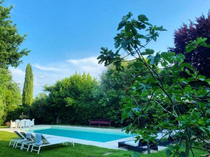 Green Escape Guesthouse with Pool in Villa - image 23