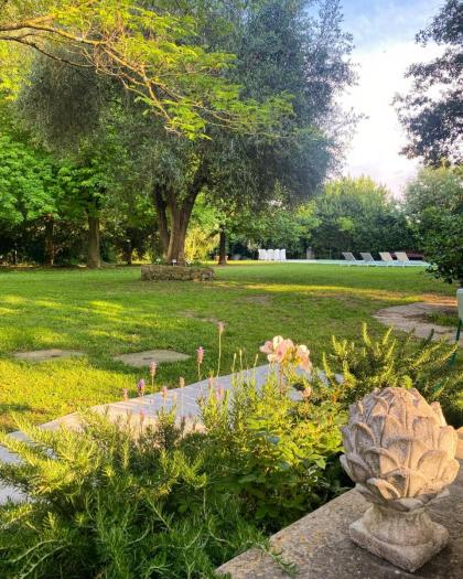 Green Escape Guesthouse with Pool in Villa - image 24
