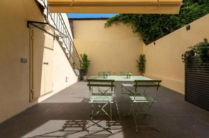 Apartments Florence- Guelfa delight with Courtyard - image 10