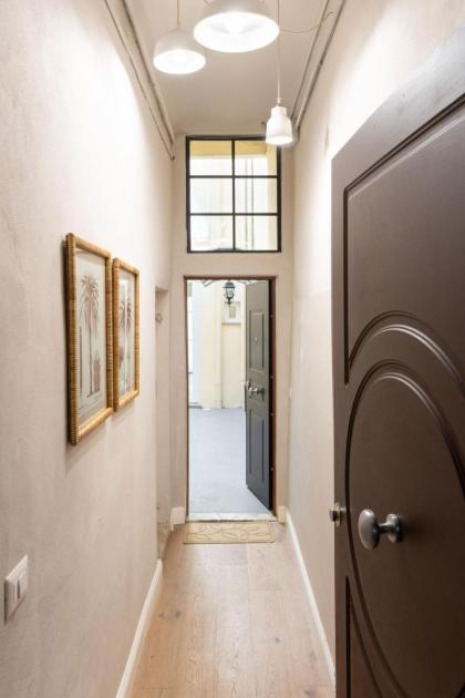 Apartments Florence- Guelfa delight with Courtyard - image 15