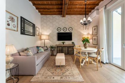 Apartments Florence- Guelfa delight with Courtyard - image 16