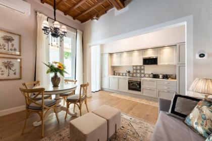 Apartments Florence- Guelfa delight with Courtyard - image 17
