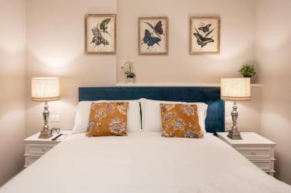 Apartments Florence- Guelfa delight with Courtyard - image 2