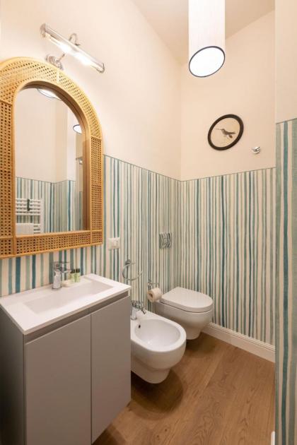 Apartments Florence- Guelfa delight with Courtyard - image 5