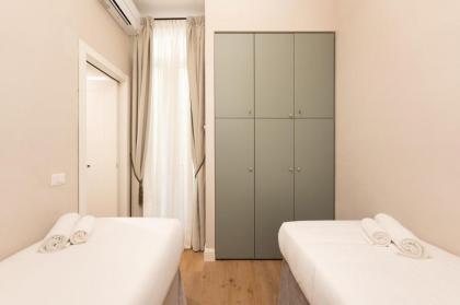 Apartments Florence- Guelfa delight with Courtyard - image 6