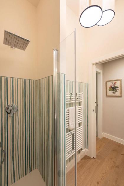 Apartments Florence- Guelfa delight with Courtyard - image 7