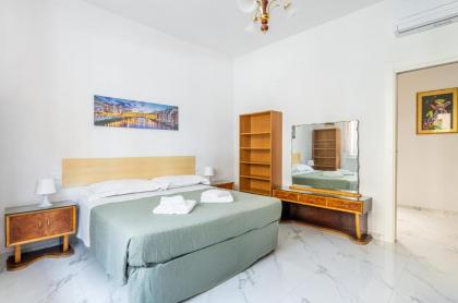 Florence Comfortable Apartment - image 8