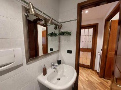 Lungarno 32 with private parking - image 15
