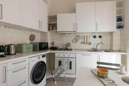 Pitti Deluxe Apartment - image 25