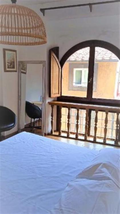 Private Room in the Heart of Florence 33 - image 11