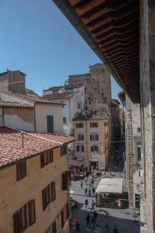 Private Room in the Heart of Florence 33 - image 3