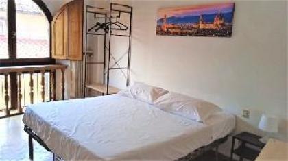 Private Room in the Heart of Florence 33 - image 6