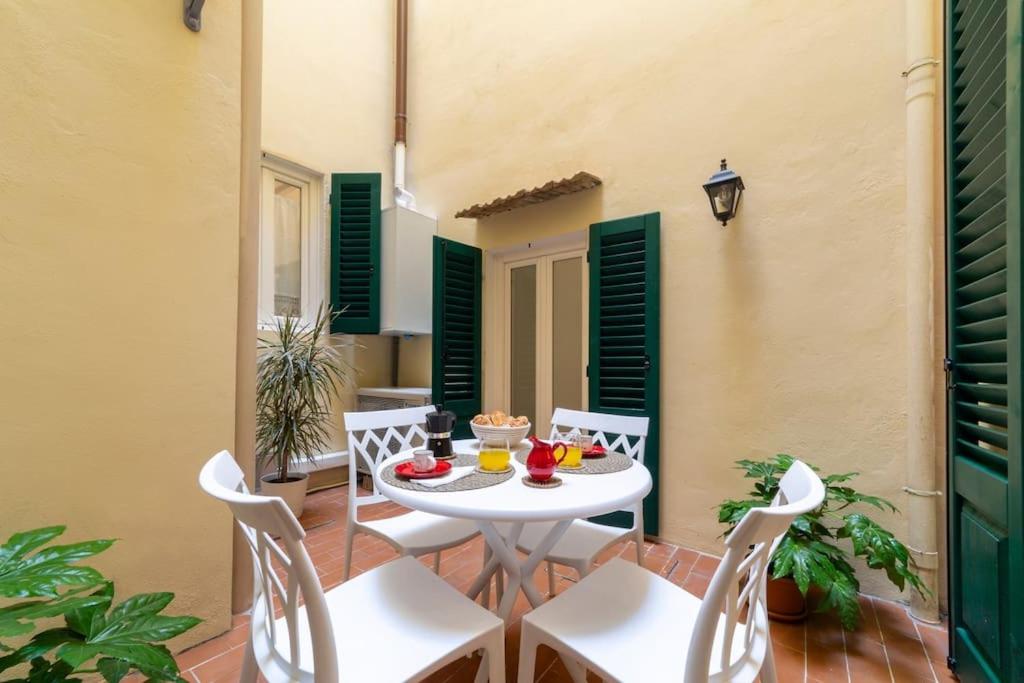 Casa Lorenzo with a quiet tiny patio - image 4