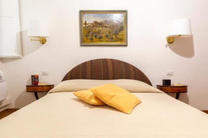 Santa Croce suite with a stunning view - image 21