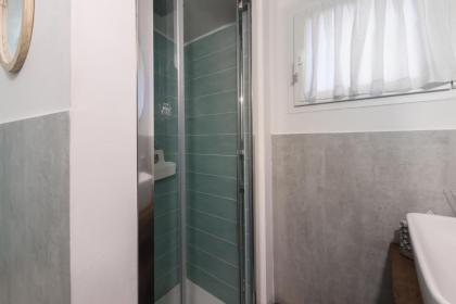 Madame Betta - image 17