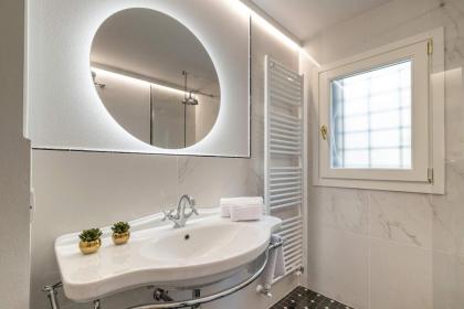 Genteel Home Giraldi - image 20