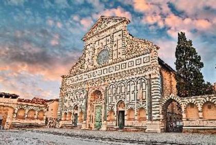 A Few Steps to The Duomo Amazing 4BD Apt Florence