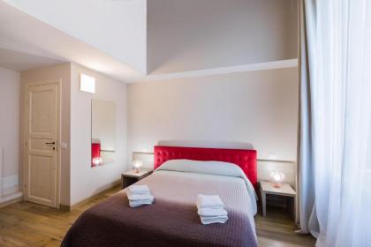 V-Rooms All'Angolo Del Duomo - image 14