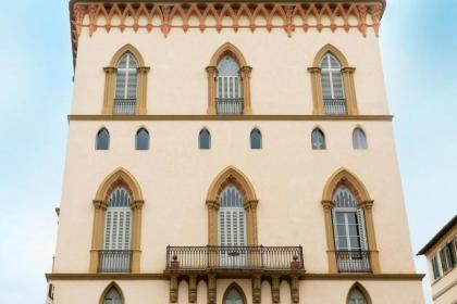 Classy nest in a historical palace 