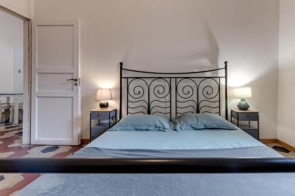 Eclectic Apartment in Santa Croce - image 16