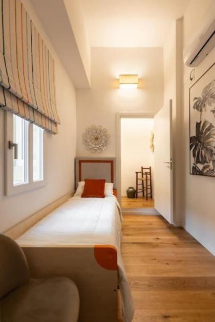 Florence Charming Apartments - Chic retreat a few steps from Santa Croce Square - image 12