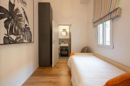 Florence Charming Apartments - Chic retreat a few steps from Santa Croce Square - image 30