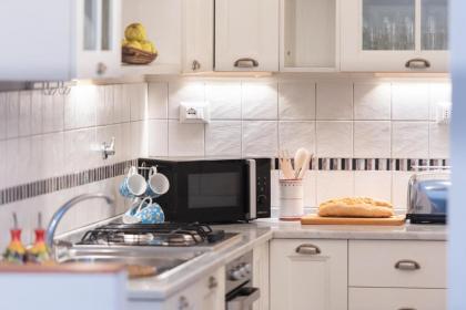 Spacious family flat S. Spirito 8 sleeps - image 27