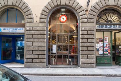 Tra il Duomo e il teatro la Pergola - image 23