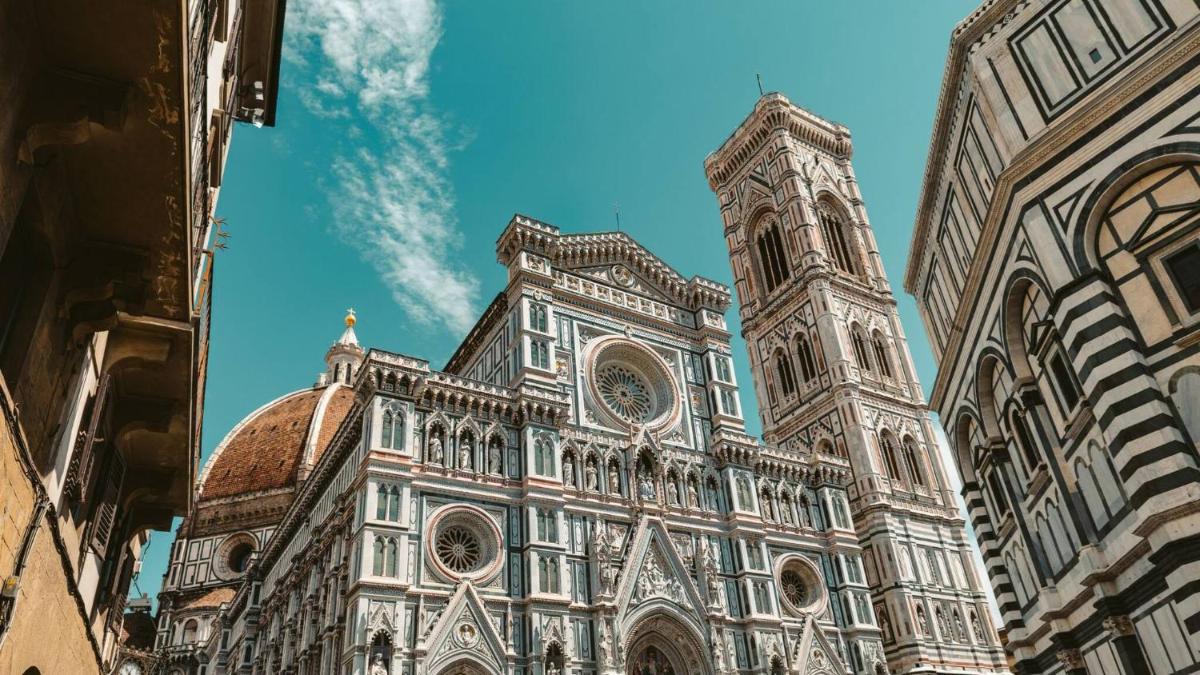 Entire apartments for 8 Duomo view - image 4