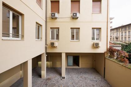 Lucy Charming Apartment - image 22