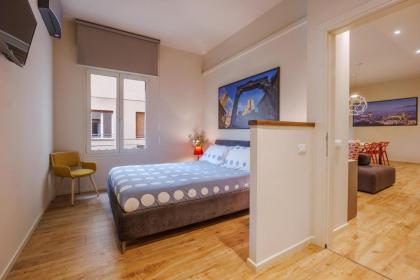 Lucy Charming Apartment - image 8