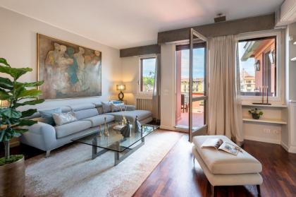 Luxury River with Terrace - image 2