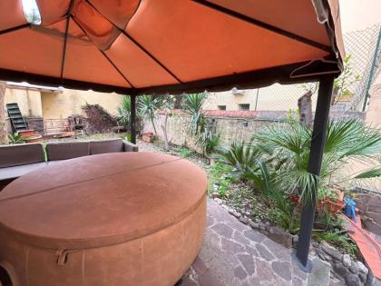 Hot tub with bubbles up to 4 people - Pepi Dream